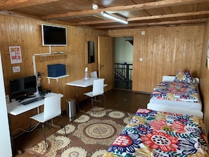 Room, Shared Bathroom (1)