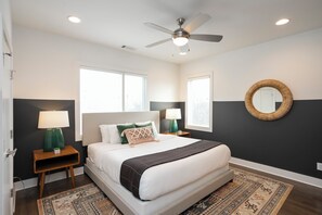 7 quartos, camas com colchões de espuma com sistema de memória