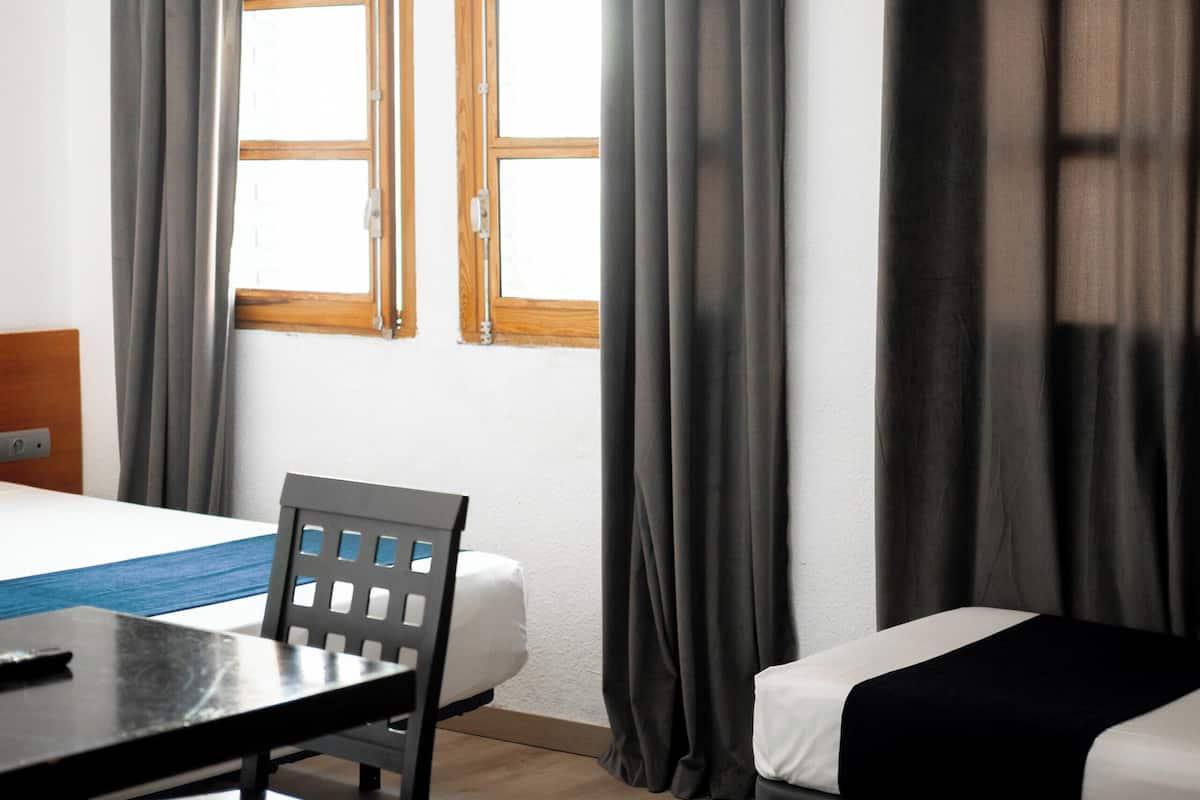 Comfort-Dreibettzimmer, mit Bad