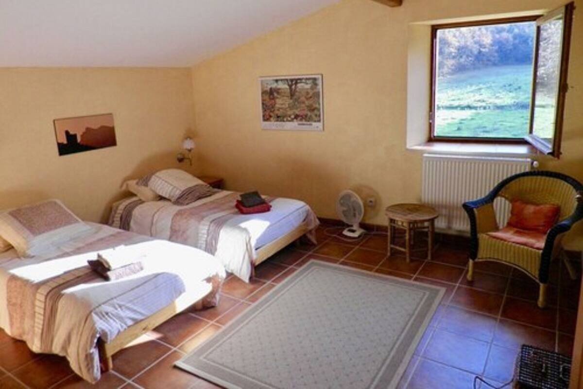 Zweibettzimmer | Individuell dekoriert, individuell eingerichtet, Babybetten