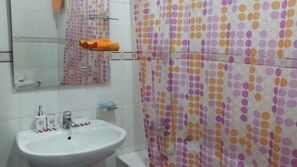Appartement, 2 chambres | Salle de bain