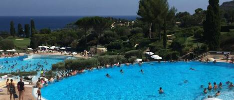 حمّام سباحة خارجي، حمّام سباحة مُدفَّأ