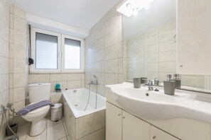 Classic Apartment, 3 Bedrooms | Bathroom