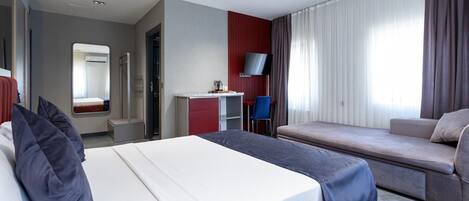 Deluxe Double Room | Living area