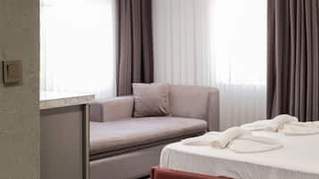 Deluxe-Doppelzimmer | Wohnbereich | LCD-Fernseher