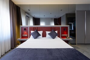 Premium bedding, minibar, in-room safe, iron/ironing board - Voir Hotel Pera (Istanbul)