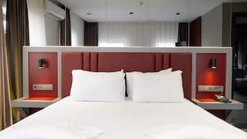 Deluxe Double Room | 1 bedroom, premium bedding, minibar, in-room safe