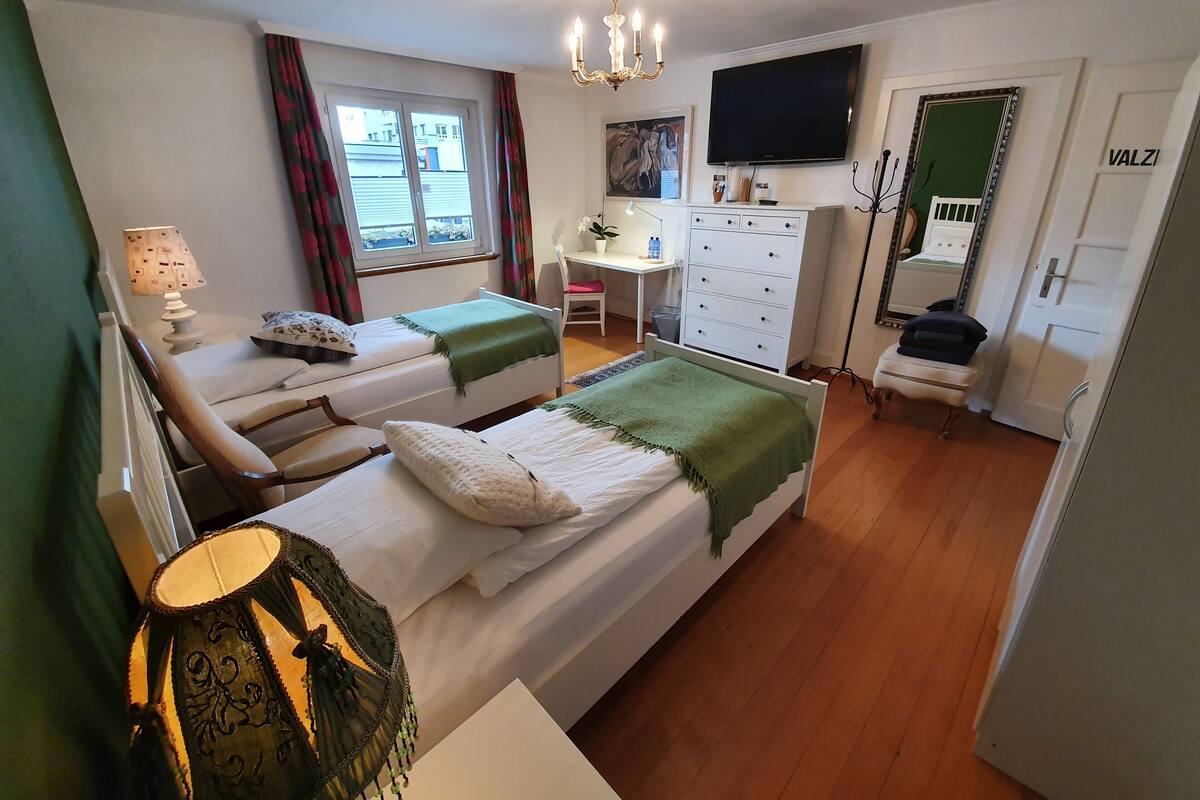 Premium bedding, in-room safe, individually decorated