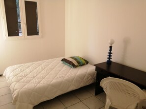 Free WiFi, bed sheets
