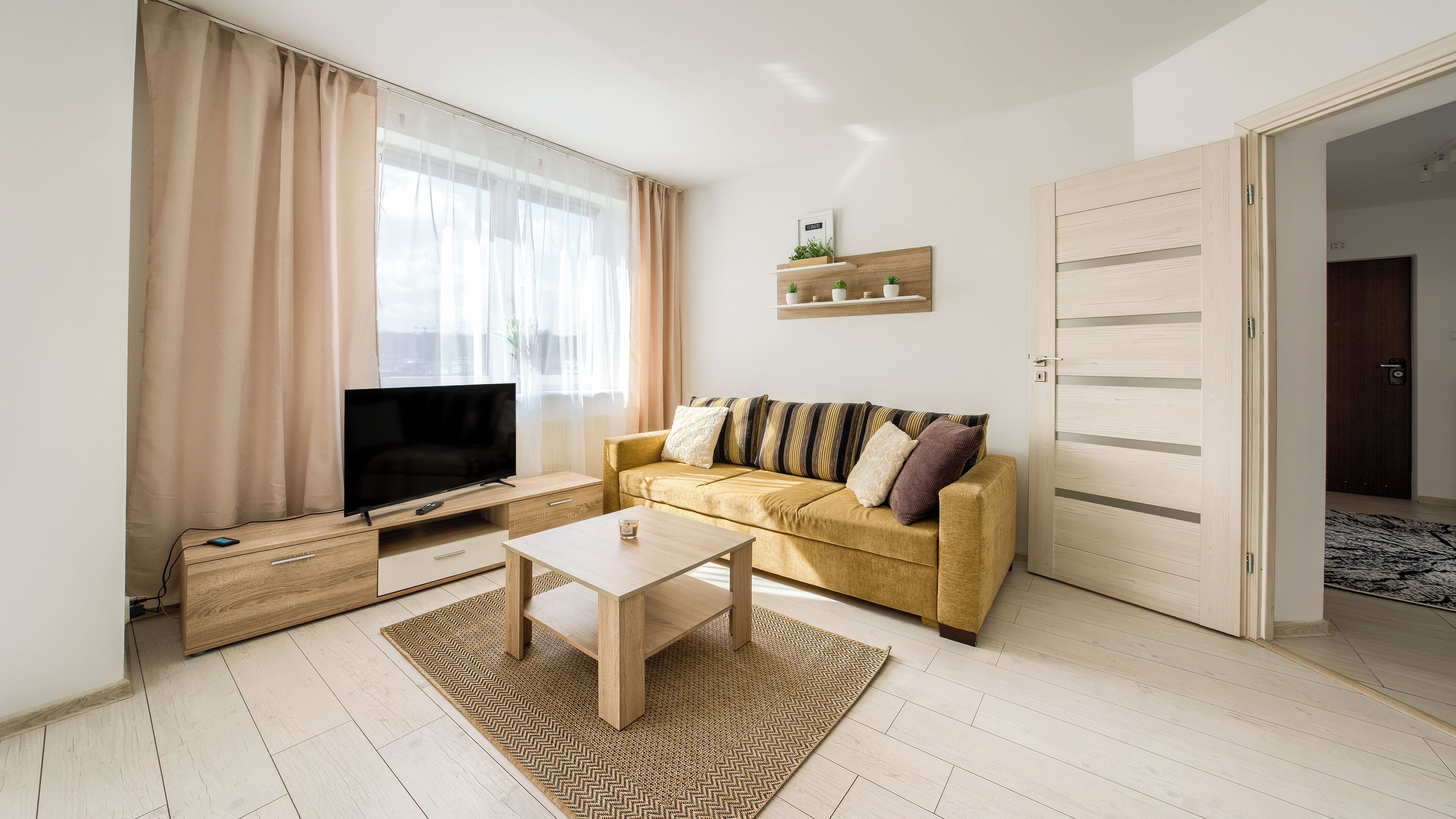 Huoneisto (7B/3) | Oleskelualue | Taulutelevisio