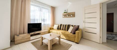 Huoneisto (7B/3) | Oleskelualue | Taulutelevisio