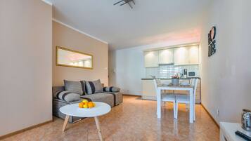 Apartment (1) | Living room | Flat-screen TV
