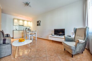Apartment (1) | Wohnzimmer | Flachbildfernseher