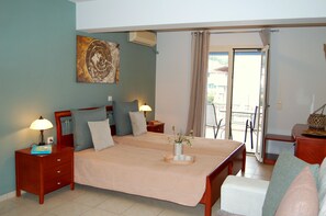 Superior Studio, 2 Twin Beds (2) | Desk, soundproofing, free WiFi, bed sheets - Alkyoni Studios & Apartments (Kefalonia)