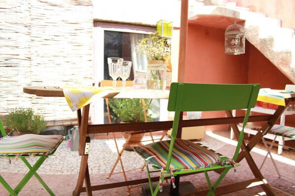 Outdoor dining