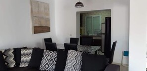 Bungalow | Wohnbereich | 32-Zoll-Plasmafernseher mit Satellitenempfang, Fernseher