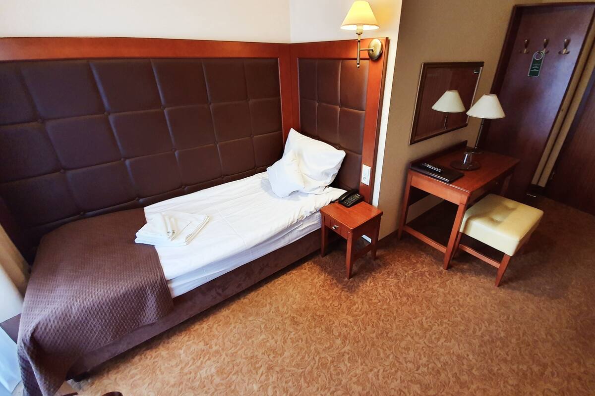 Single Room | Desk, blackout drapes, soundproofing, iron/ironing board (on request)