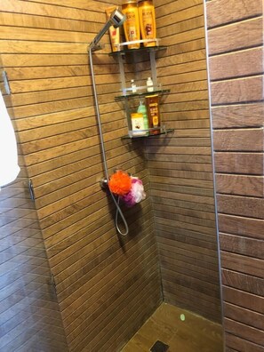 Bathroom shower - ALM Kabila (Allyene)
