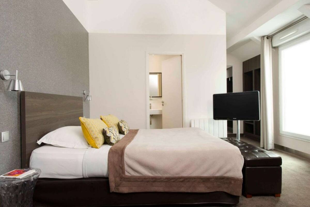 Family Room, 1 Queen Bed, Non Smoking (with Sofabed)