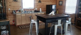 Cute One Room Upstairs Loft just minutes from Bull Shoals Lake & the White River