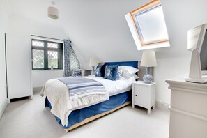 4 bedrooms, iron/ironing board, free WiFi, bed sheets