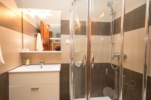 Bathroom - Apartments Zara (Bar)