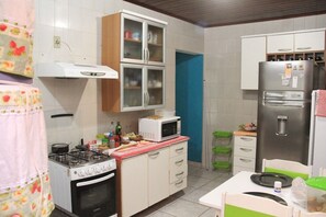 Shared kitchen - Aconchegante sobrado Ubatuba (Ubatuba)