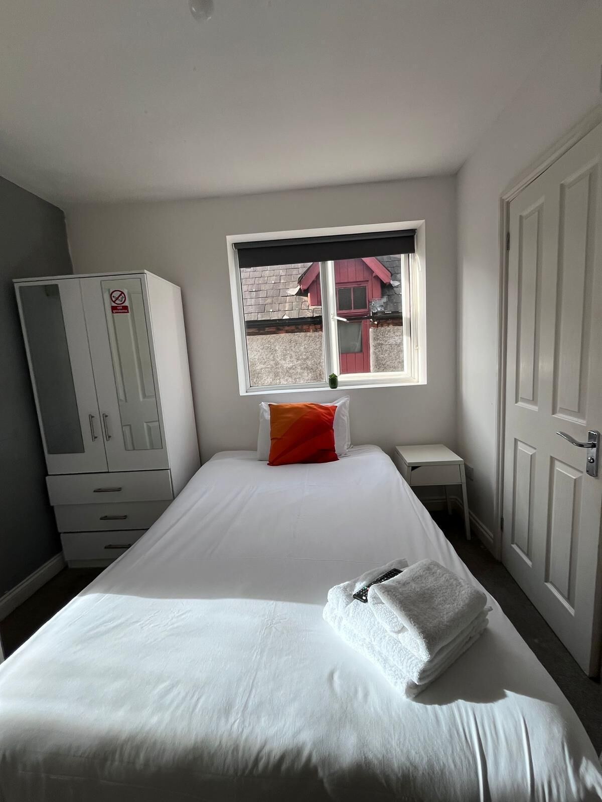 Chambre Simple Standard | Fer et planche à repasser, Wi-Fi gratuit, draps fournis