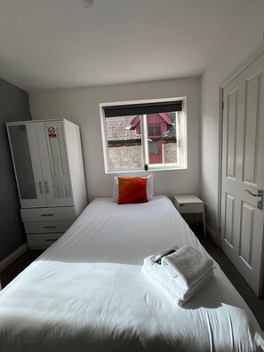 Standard Single Room | Iron/ironing board, free WiFi, bed sheets - Beckenham High Street (Beckenham)