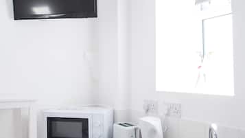 Yhden hengen standard-huone | Silitysrauta/-lauta, ilmainen Wi-Fi, vuodevaatteet