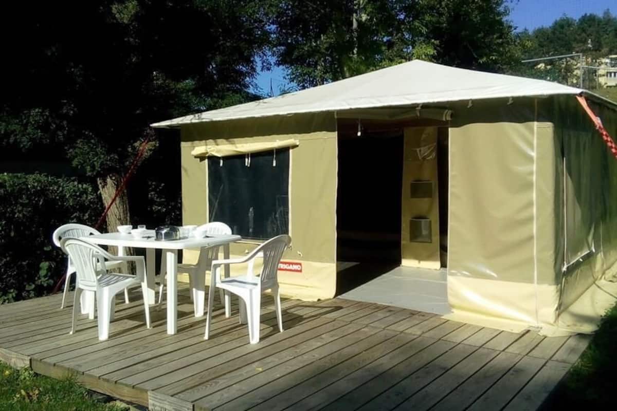 4-person nature equipped tent | Terrace/patio