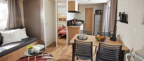 Premium mobile home 4/5 people | Living area | Table tennis
