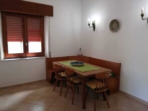 Villa, 3 Bedrooms | In-room dining