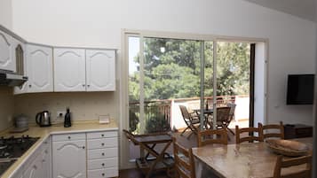 Villa, 5 Bedrooms | Dapur peribadi | Peti sejuk/penyejuk beku saiz penuh, ketuhar gelombang mikro, ketuhar