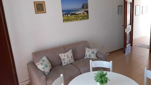 Appartement, 1 chambre | Aire de séjour | Téléviseur à écran plat