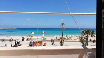 Am Strand, weißer Sandstrand
