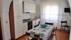 Apartment, 2 Bedrooms | Private kitchen | Full-sized fridge, stovetop, cookware/dishes/utensils - Appartamento 32 (San Vito Lo Capo)