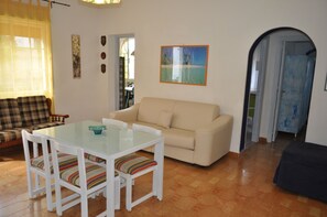 Appartement, 2 chambres | Coin séjour