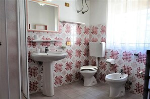 Appartement, 2 chambres | Salle de bain