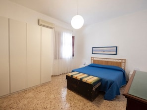 Apartment, 3 Bedrooms | 3 bedrooms, individually decorated, individually furnished, desk - Casa Lisa a due passi dal mare con ampio giardino (San Vito Lo Capo)