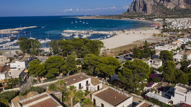 A coastal town with a marina, beach, and a prominent mountain. - Villa Faro (San Vito Lo Capo)