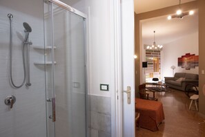 Shower, rainfall showerhead, hair dryer, bidet - Villa Faro (San Vito Lo Capo)
