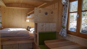 Mobile Home, Shared Bathroom (Talblick) | 1 bedroom, free WiFi - Schäferwagen am Berghof (Zeulenroda-Triebes)