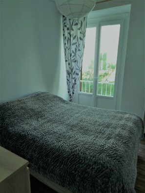 1 bedroom, iron/ironing board