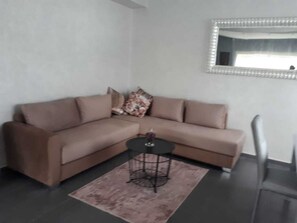 Villa | Ruang tamu | 40 inci televisyen plasma dengan satelit, TV