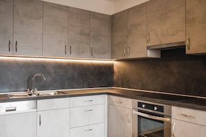 Fridge, stovetop, dishwasher, coffee/tea maker