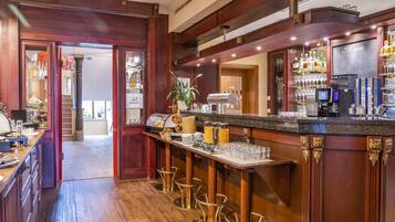 TĂ€gliches FrĂŒhstĂŒcksbuffet (14 EUR pro Person)