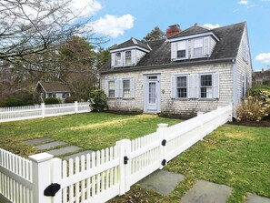 Property grounds - 201 Old Harbor Road - Three Bedroom House (Chatham)