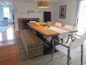 Hus - flere senge - terrasse - udsigt til have | Privat køkken | Køleskab, mikrobølgeovn, kogeplade, opvaskemaskine