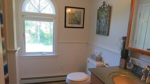 Hus, flere senger, terrasse, hageutsikt | Bad